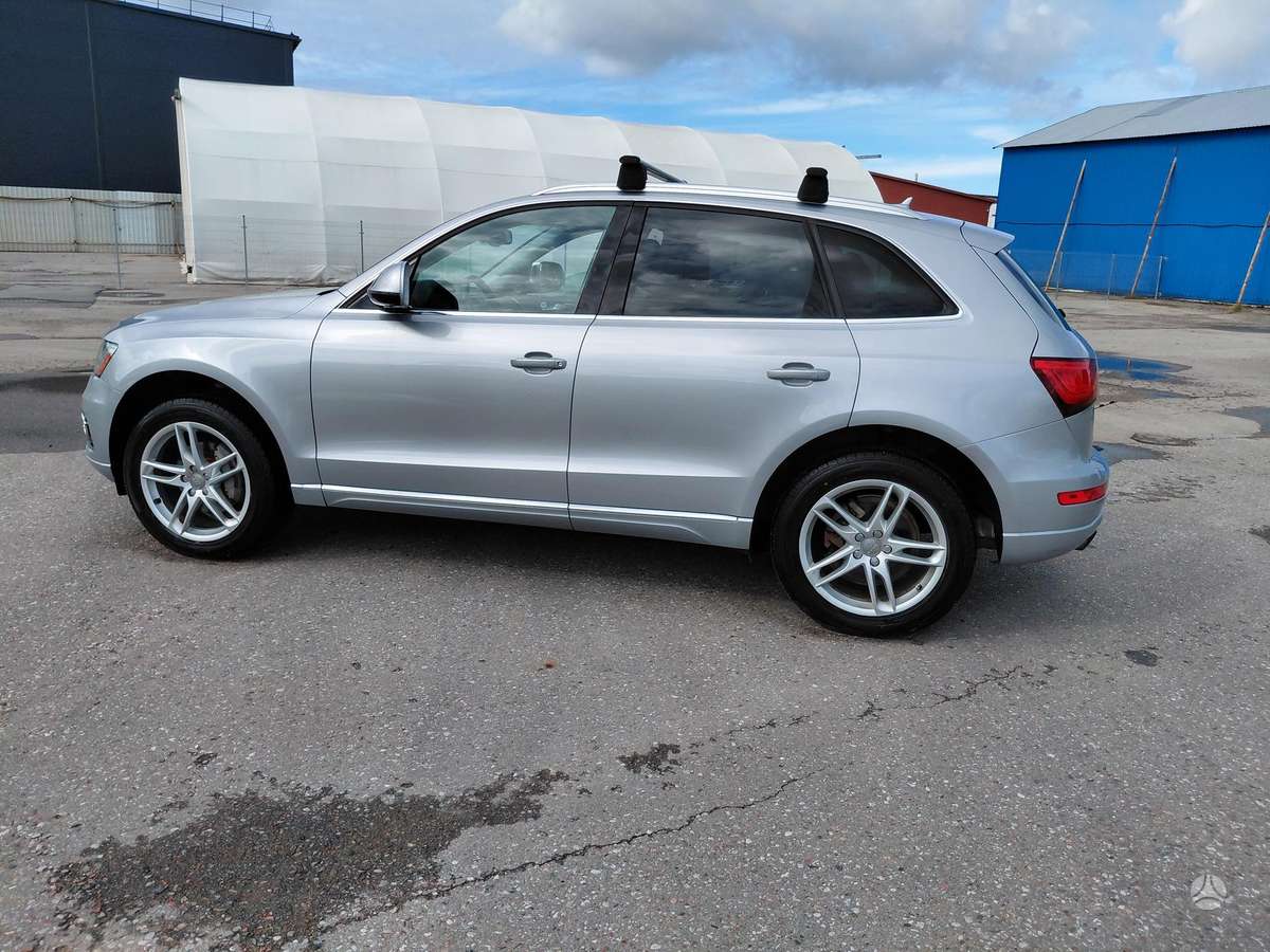 Audi Q5, 2.0 l., off-road / crossover