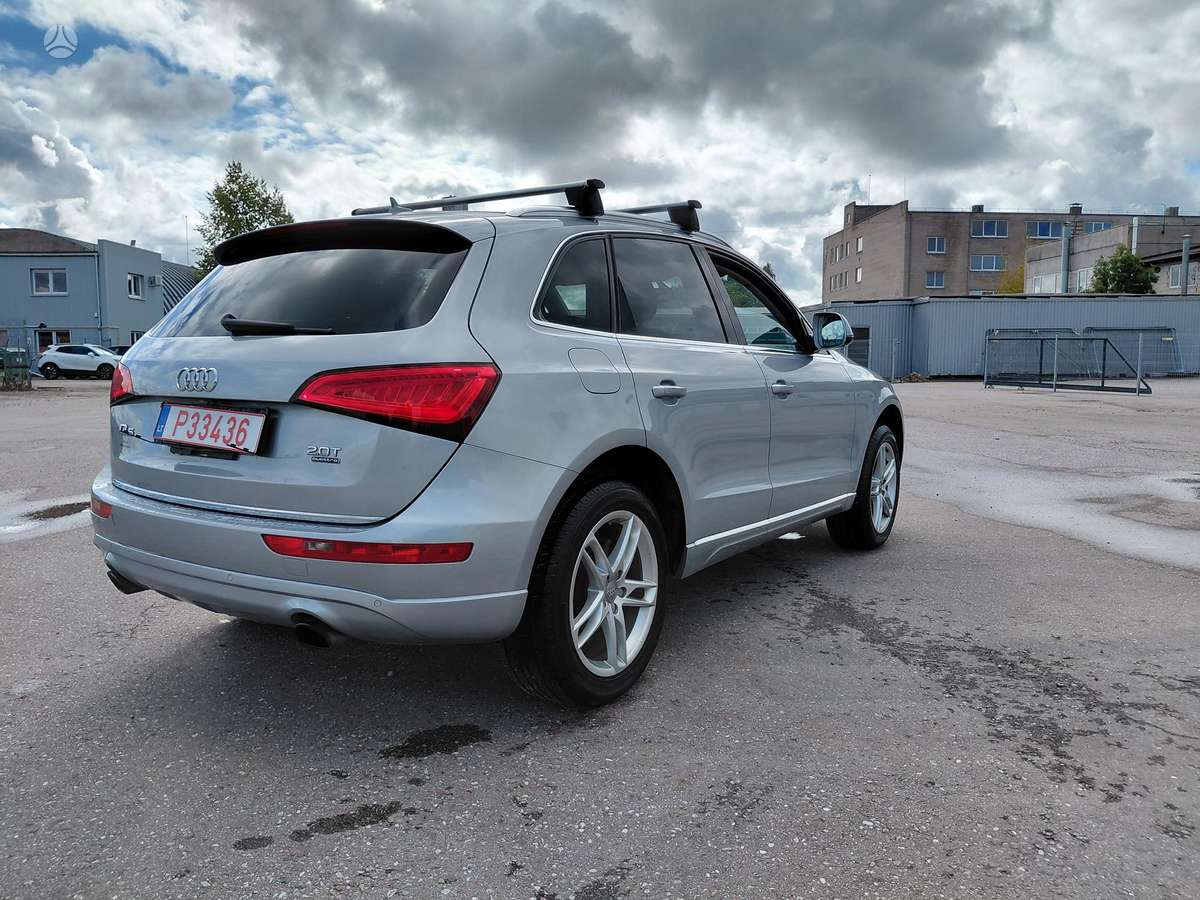 Audi Q5, 2.0 l., off-road / crossover