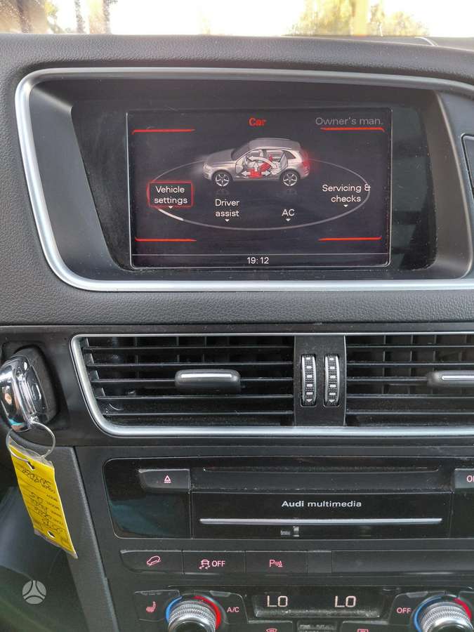 Audi Q5, 2.0 l., off-road / crossover