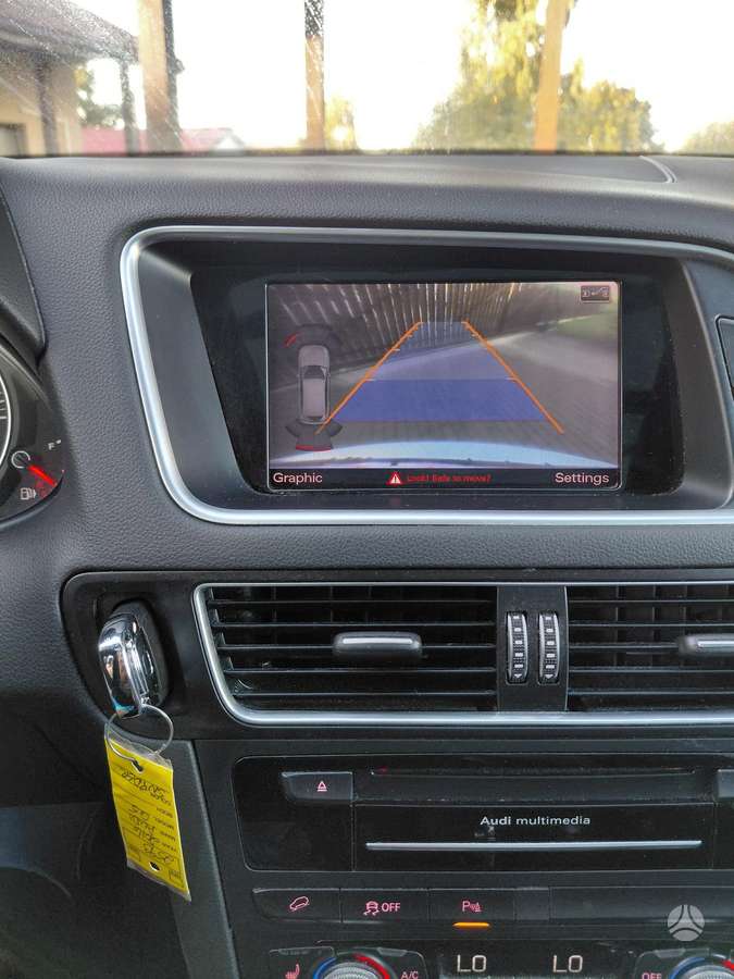 Audi Q5, 2.0 l., off-road / crossover