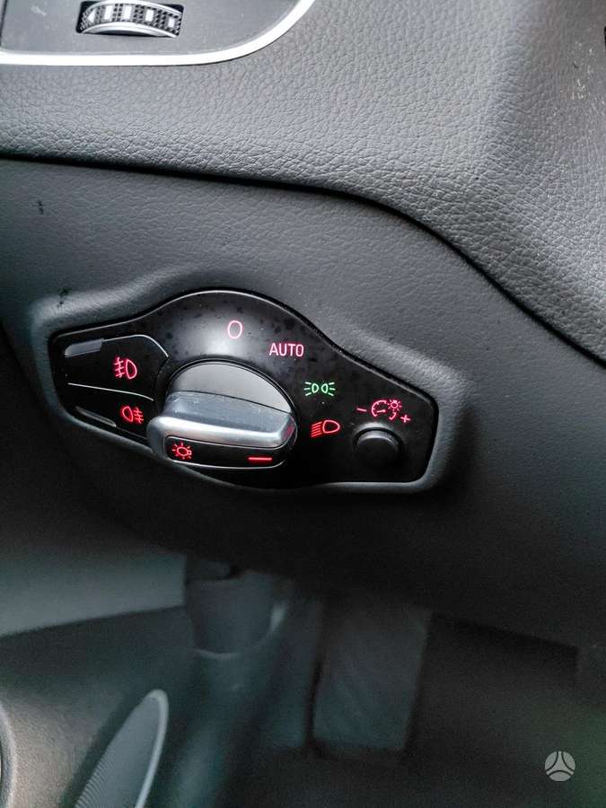 Audi Q5, 2.0 l., off-road / crossover