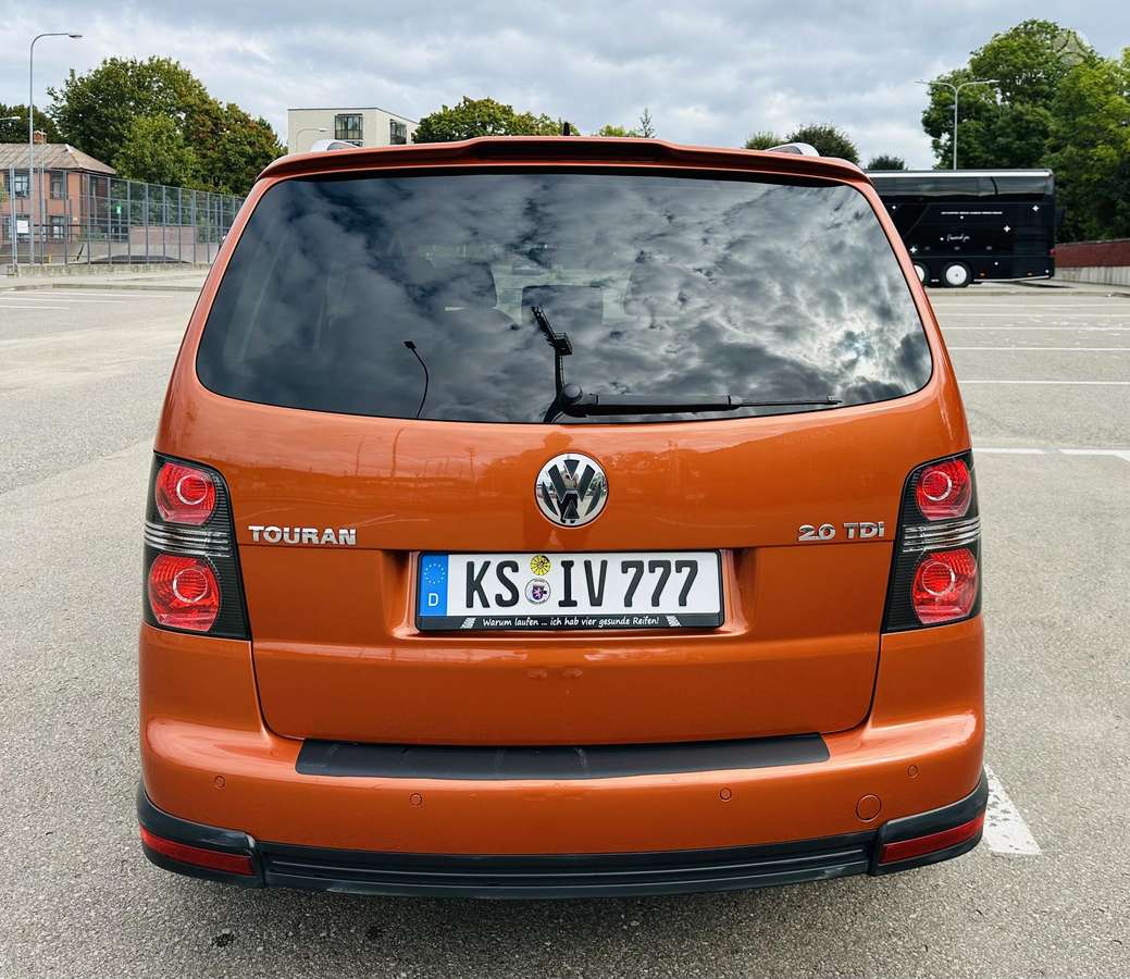 Volkswagen Touran - 4