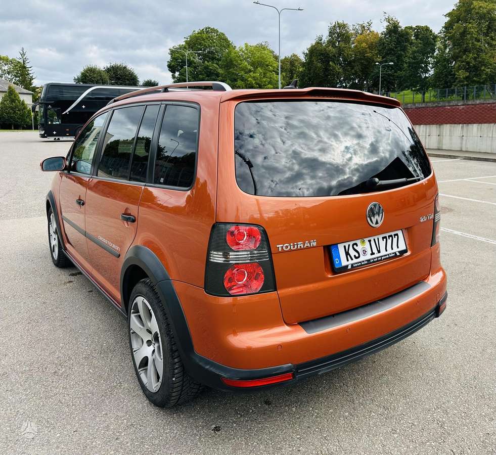 Volkswagen Touran - 5