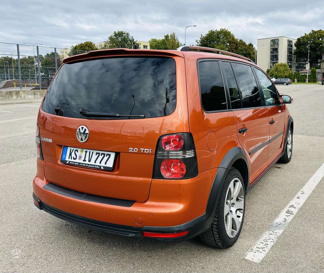 Volkswagen Touran - 6