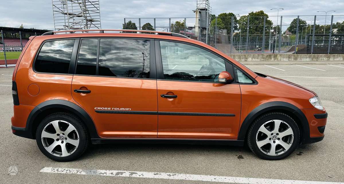 Volkswagen Touran - 8