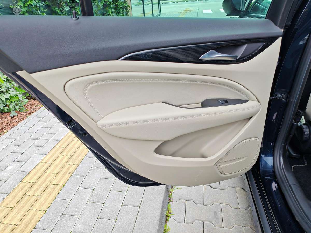 Opel Insignia, 2.0 l., hatchback