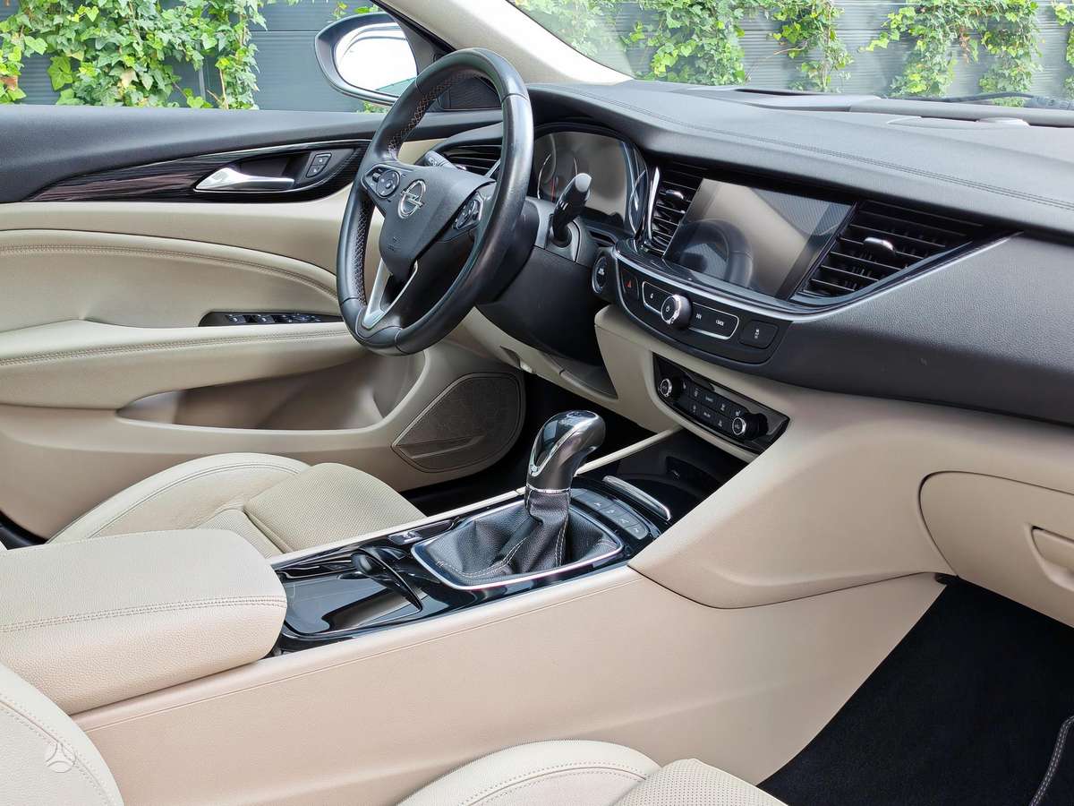 Opel Insignia, 2.0 l., hatchback