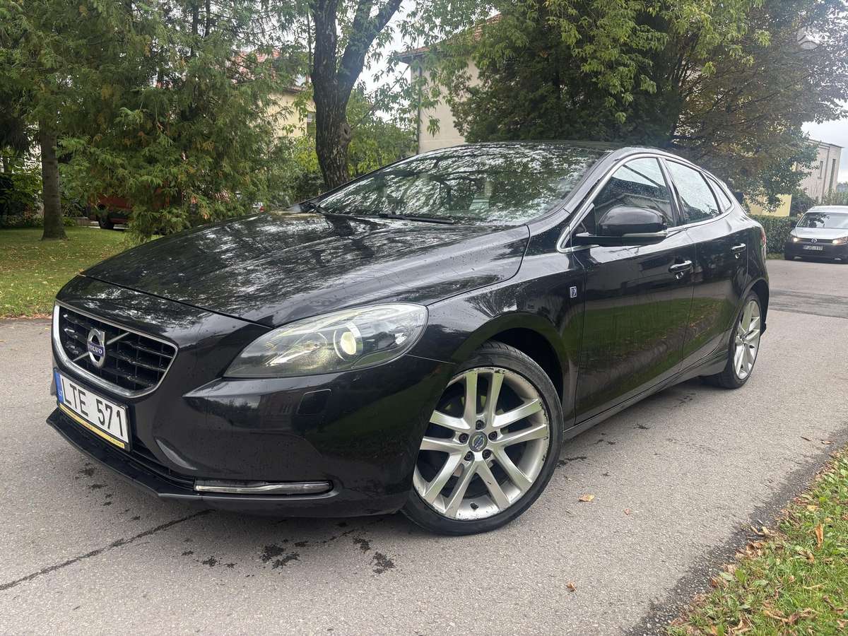 Volvo V40, 2.0 l., hatchback