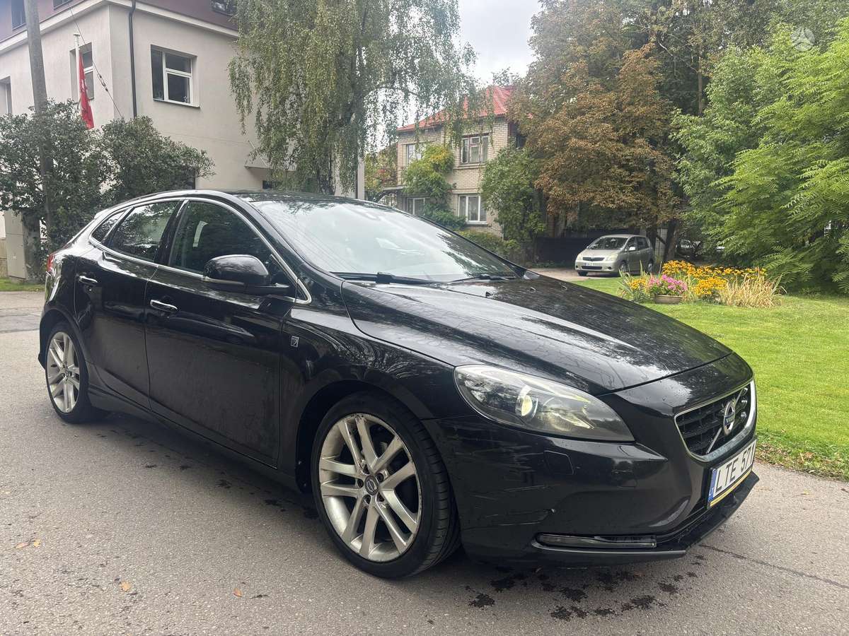 Volvo V40, 2.0 l., hatchback