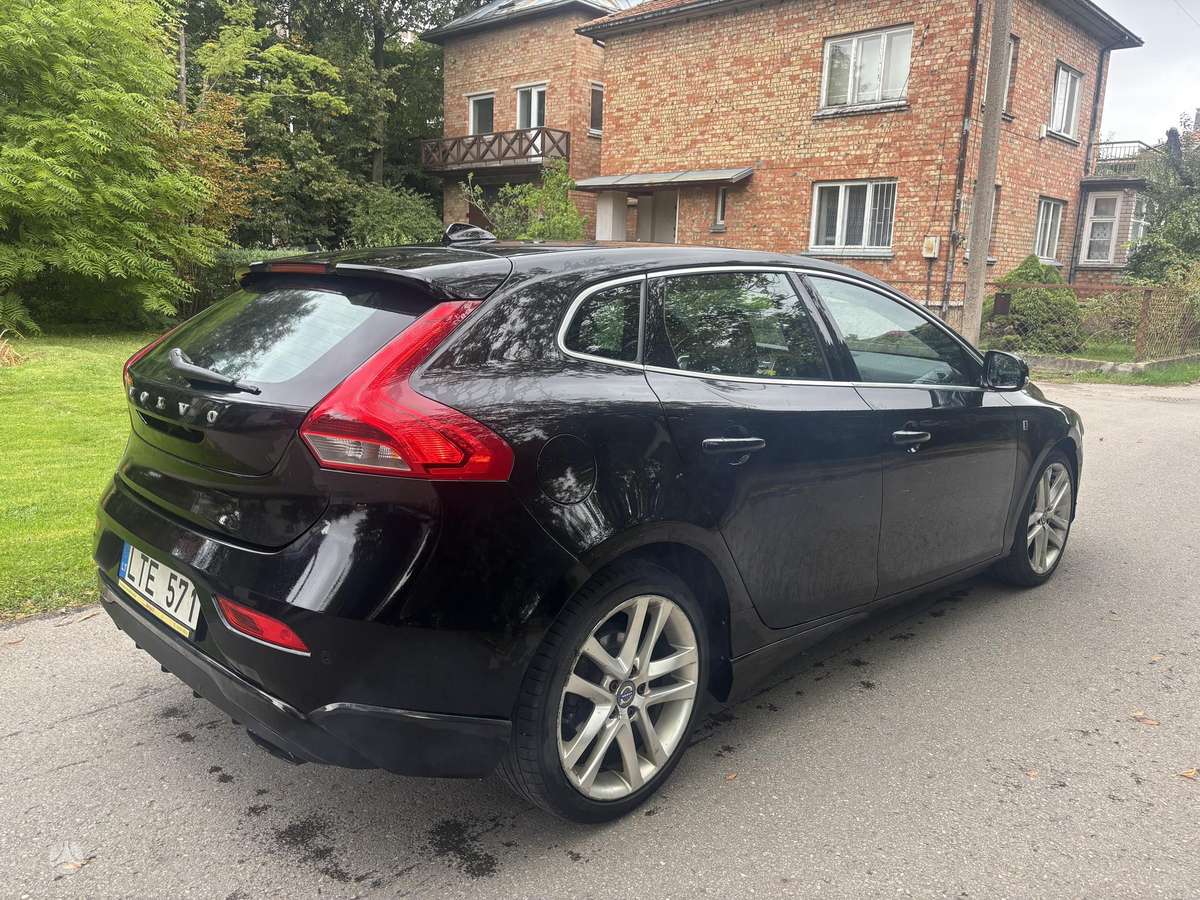 Volvo V40, 2.0 l., hatchback