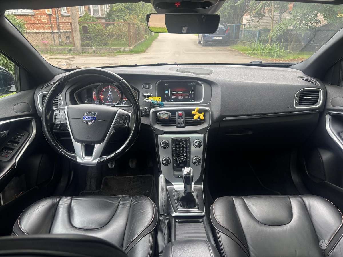 Volvo V40, 2.0 l., hatchback