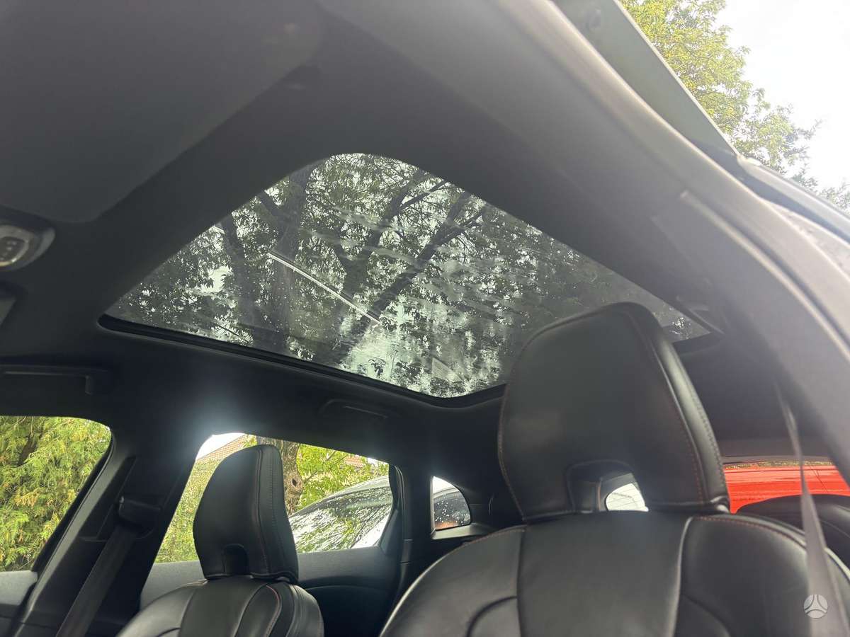 Volvo V40, 2.0 l., hatchback