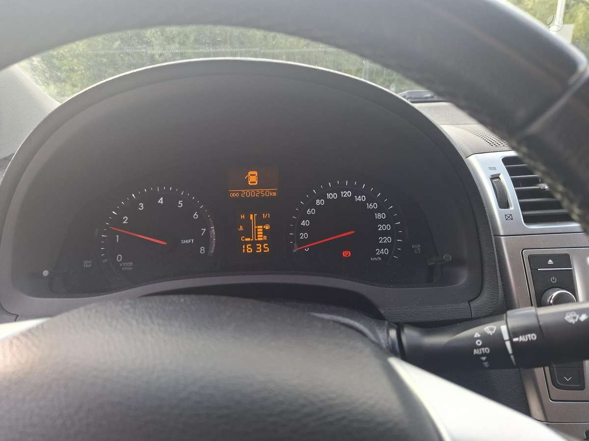 Toyota Avensis - 1
