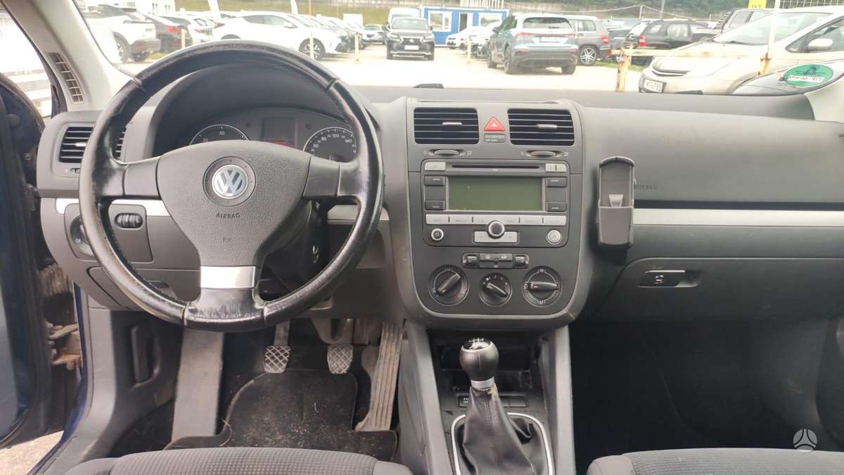 Volkswagen Golf - 8
