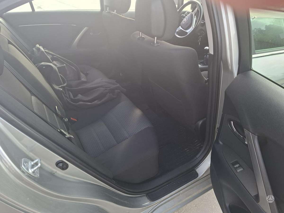 Toyota Avensis - 6