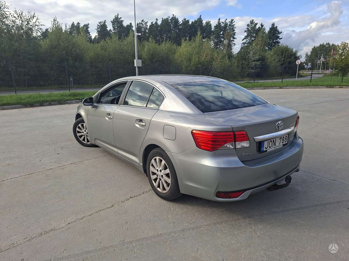 Toyota Avensis - 8