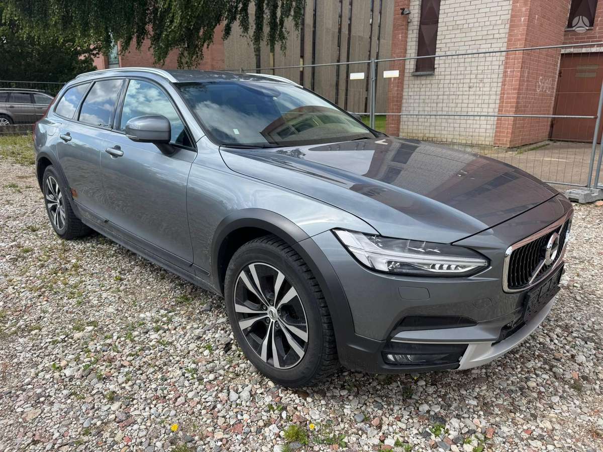 Volvo V90 Cross Country - 4
