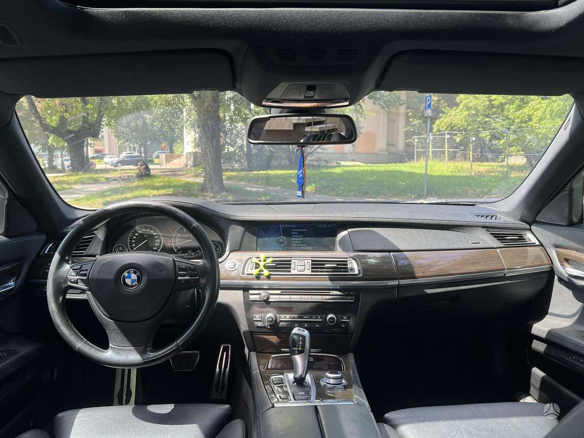 BMW 740, 3.0 l., Седан