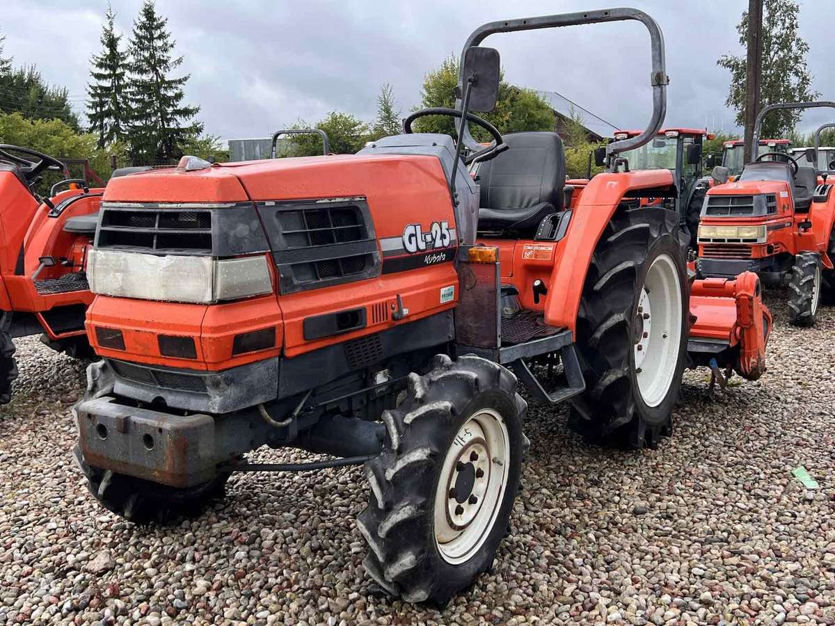 Kubota ĮVAIRIŲ MODELIŲ, тракторы