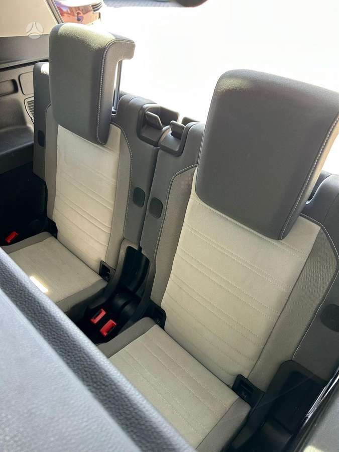 Volkswagen Touran - 10