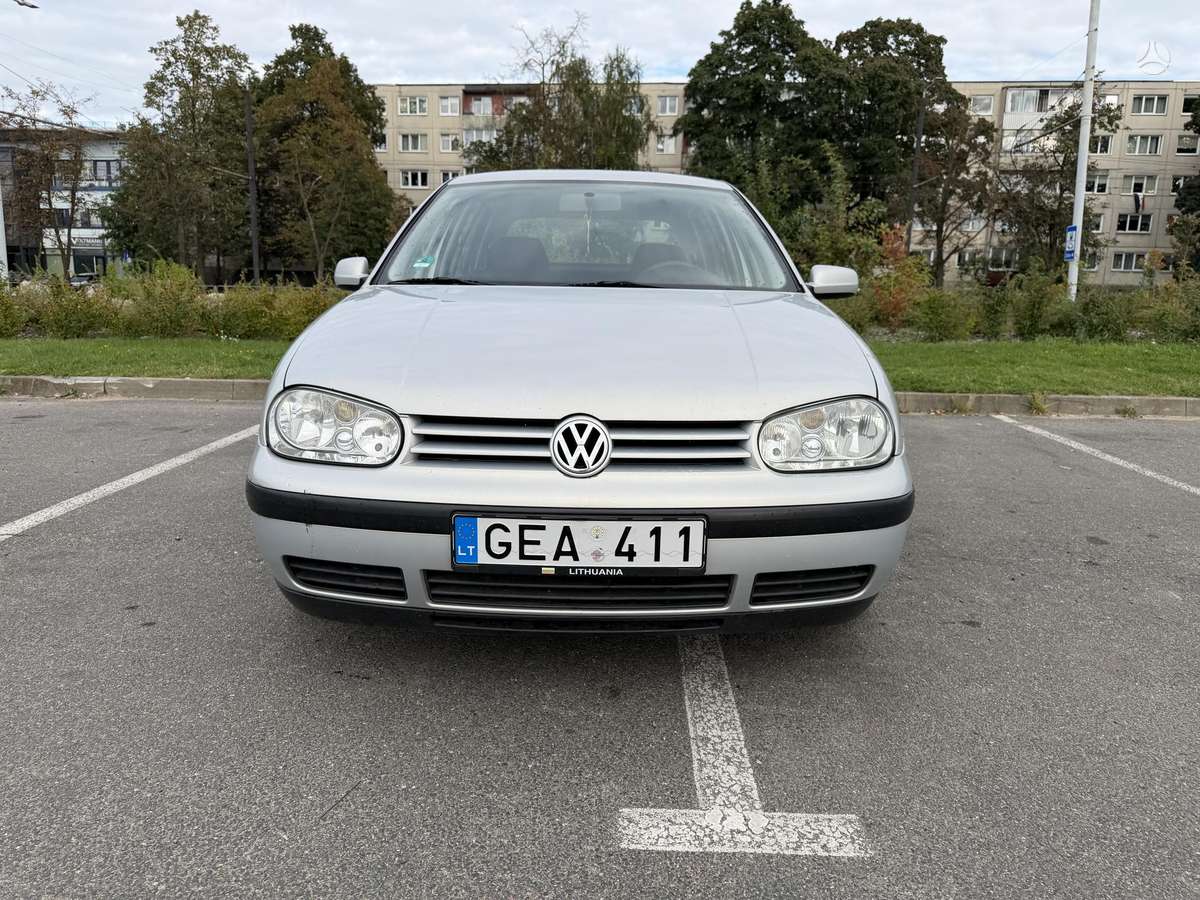 Volkswagen Golf - 2