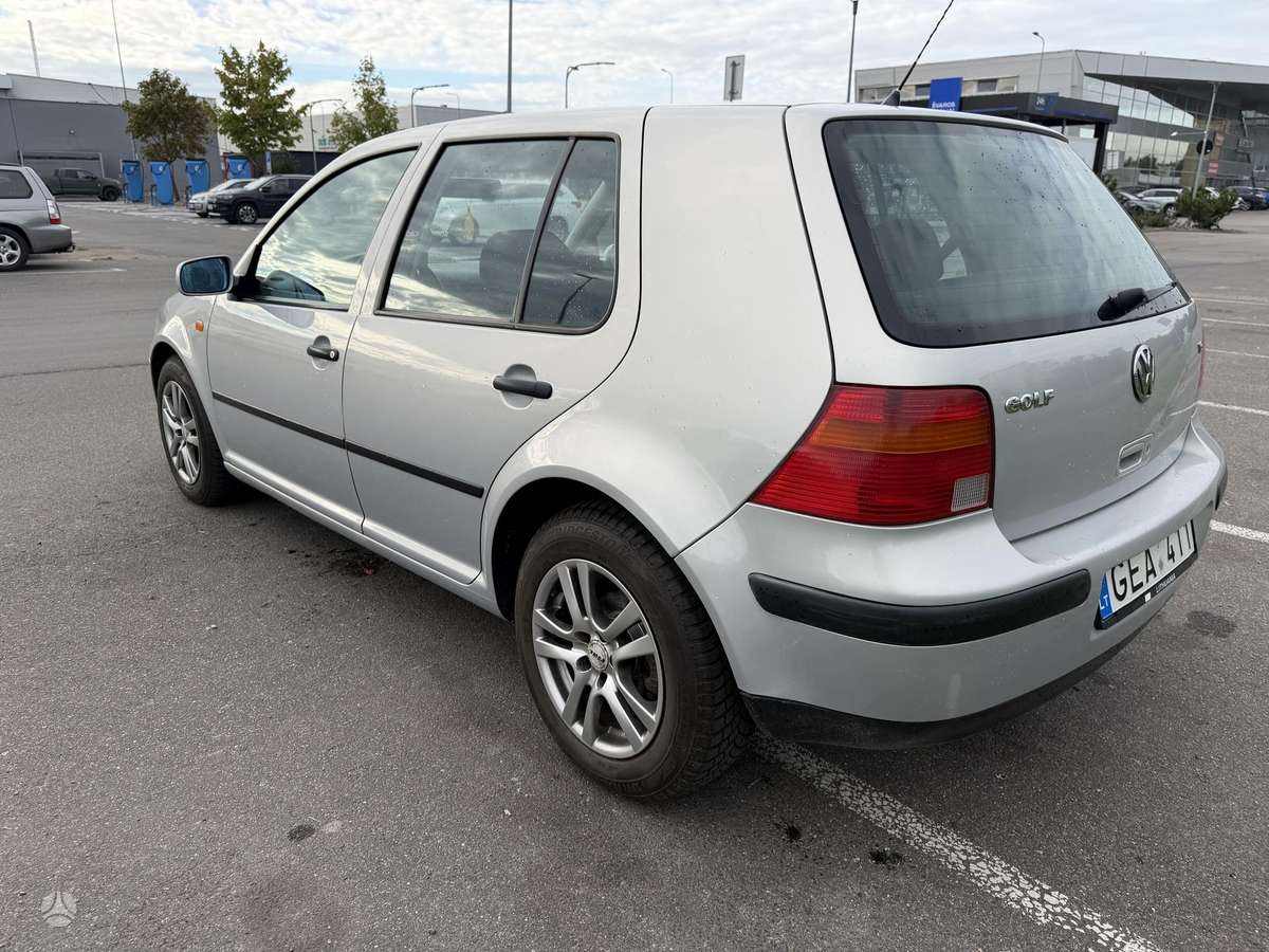 Volkswagen Golf - 8