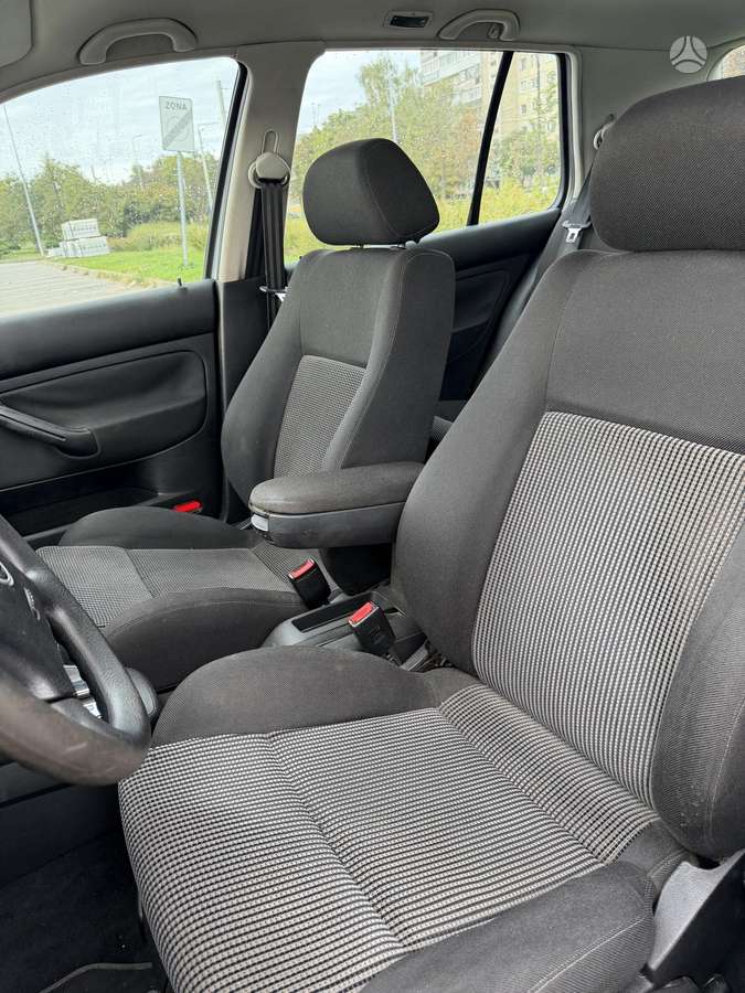 Volkswagen Golf - 9