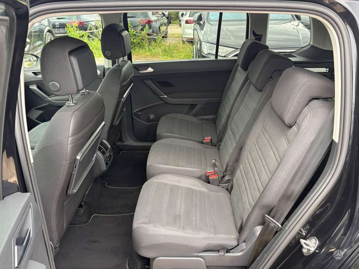 Volkswagen Touran - 11