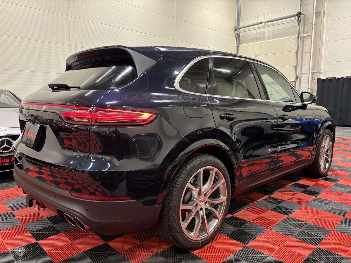 Porsche Cayenne - 4