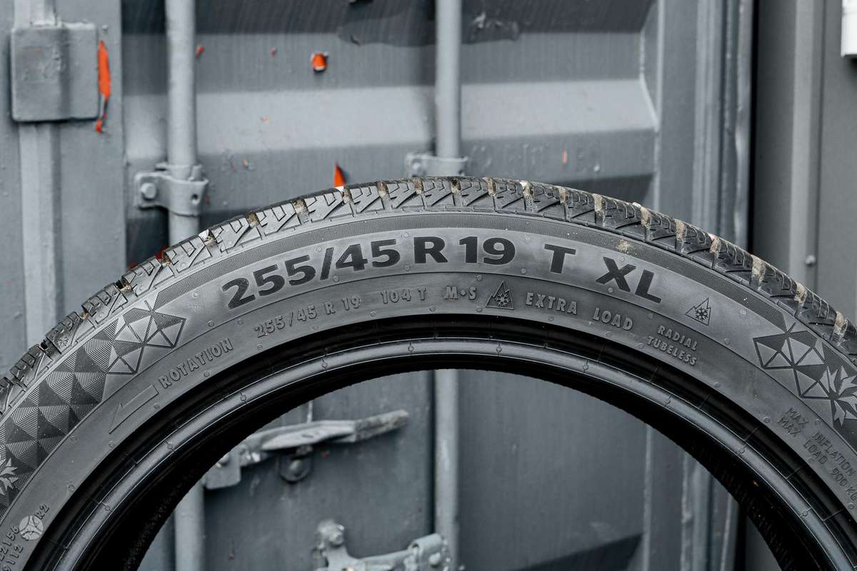Continental Viking Contact 7, winter 255/45 R19