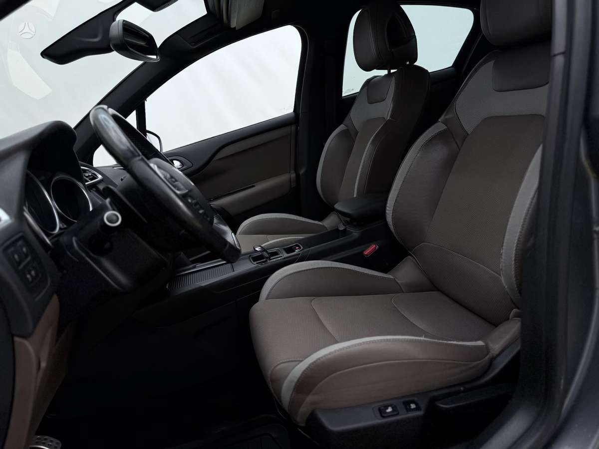 Citroen DS4, 1.6 l., hatchback