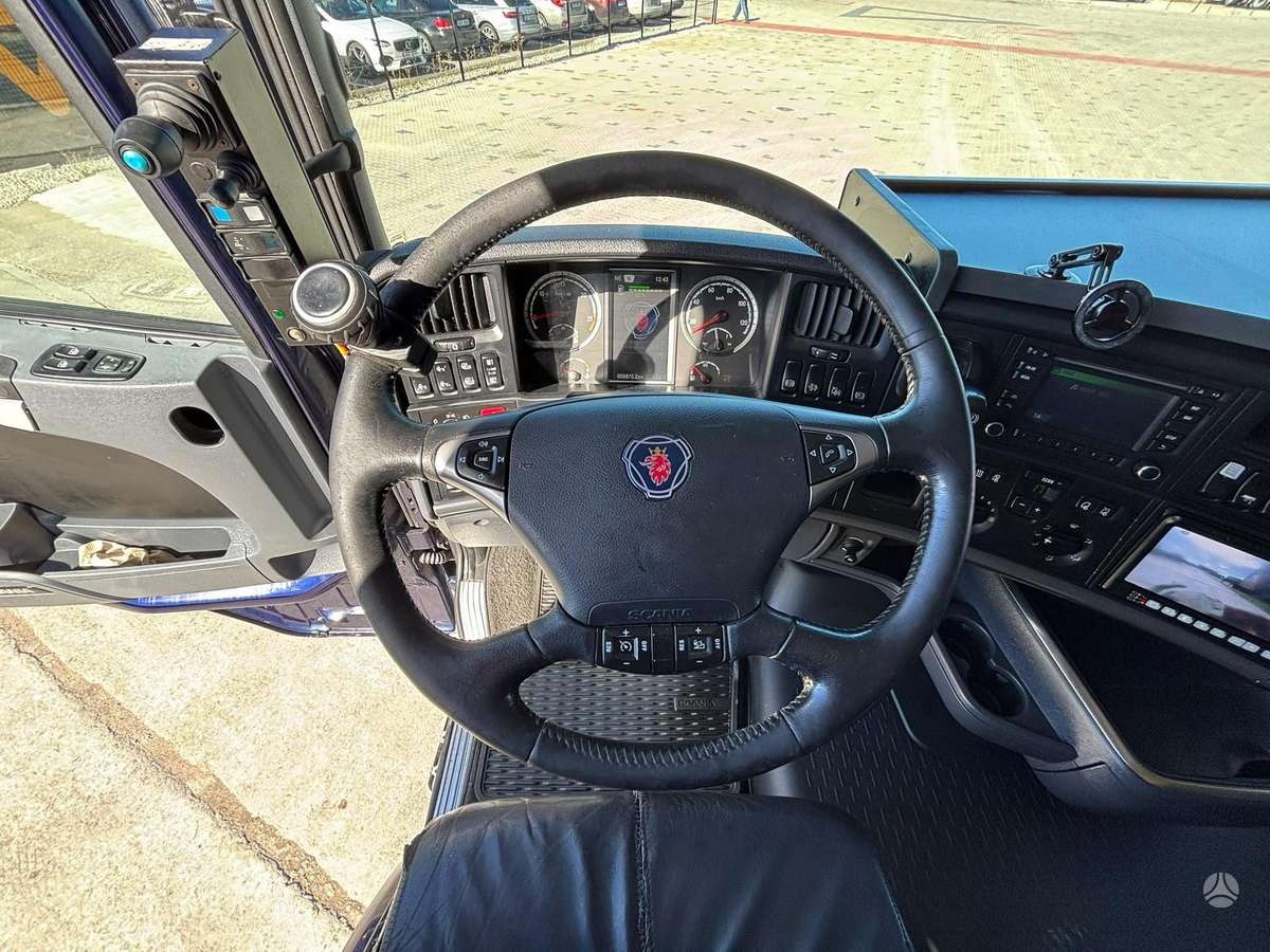 Scania R 450 8x4*4, с краном