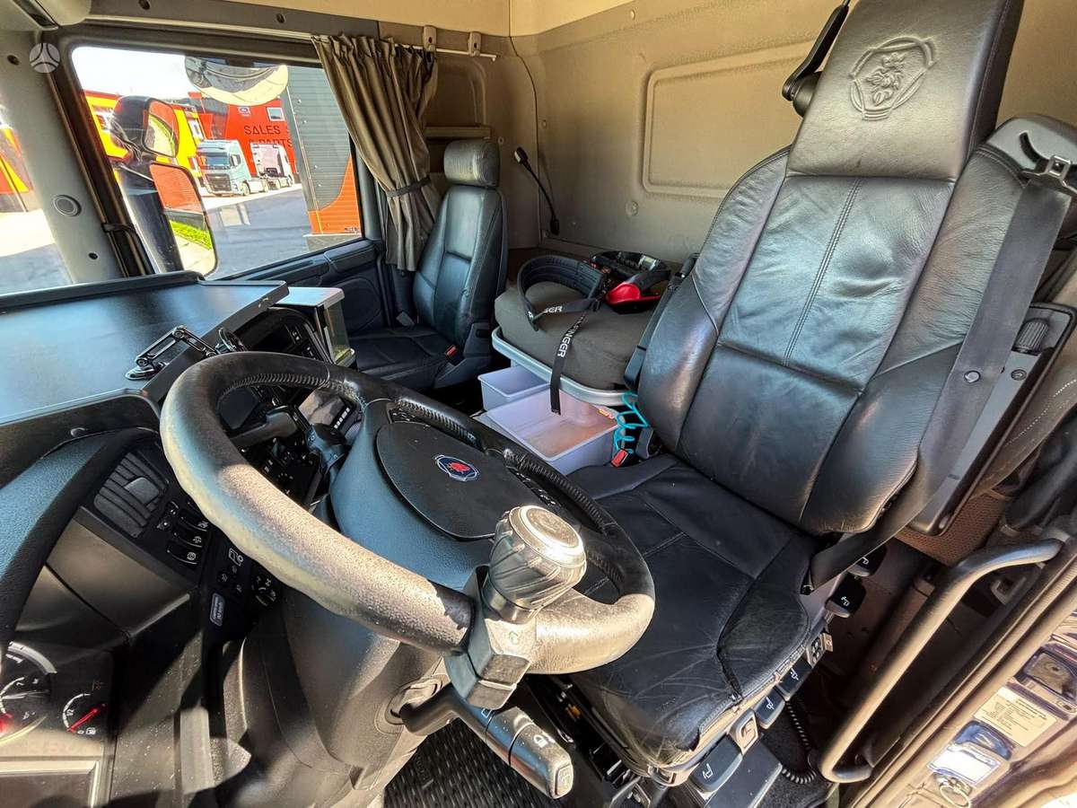 Scania R 450 8x4*4, с краном