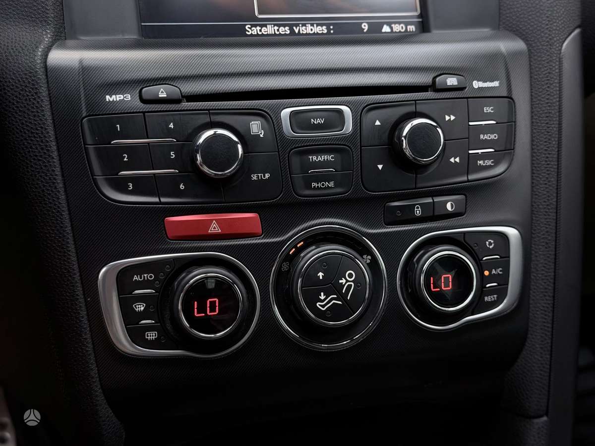 Citroen DS4, 1.6 l., hatchback