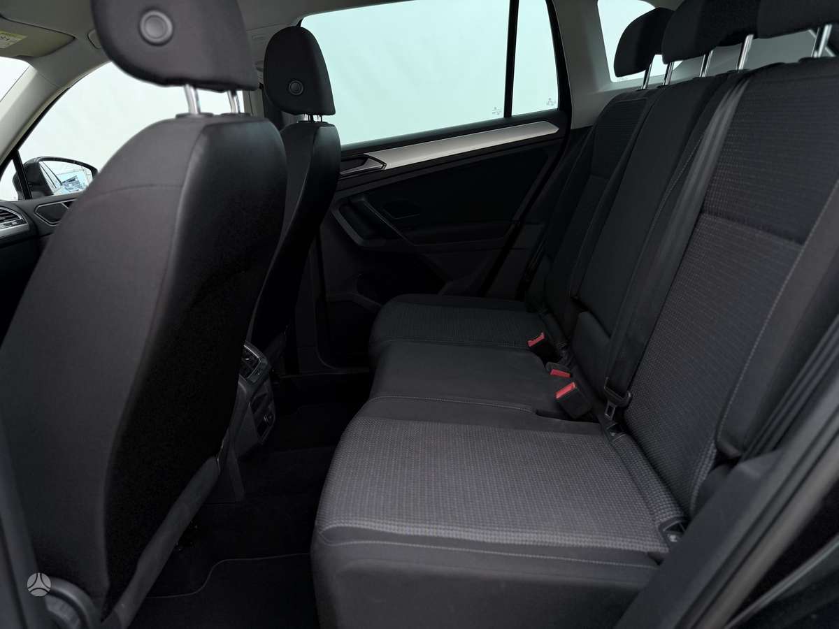 Volkswagen Tiguan - 11