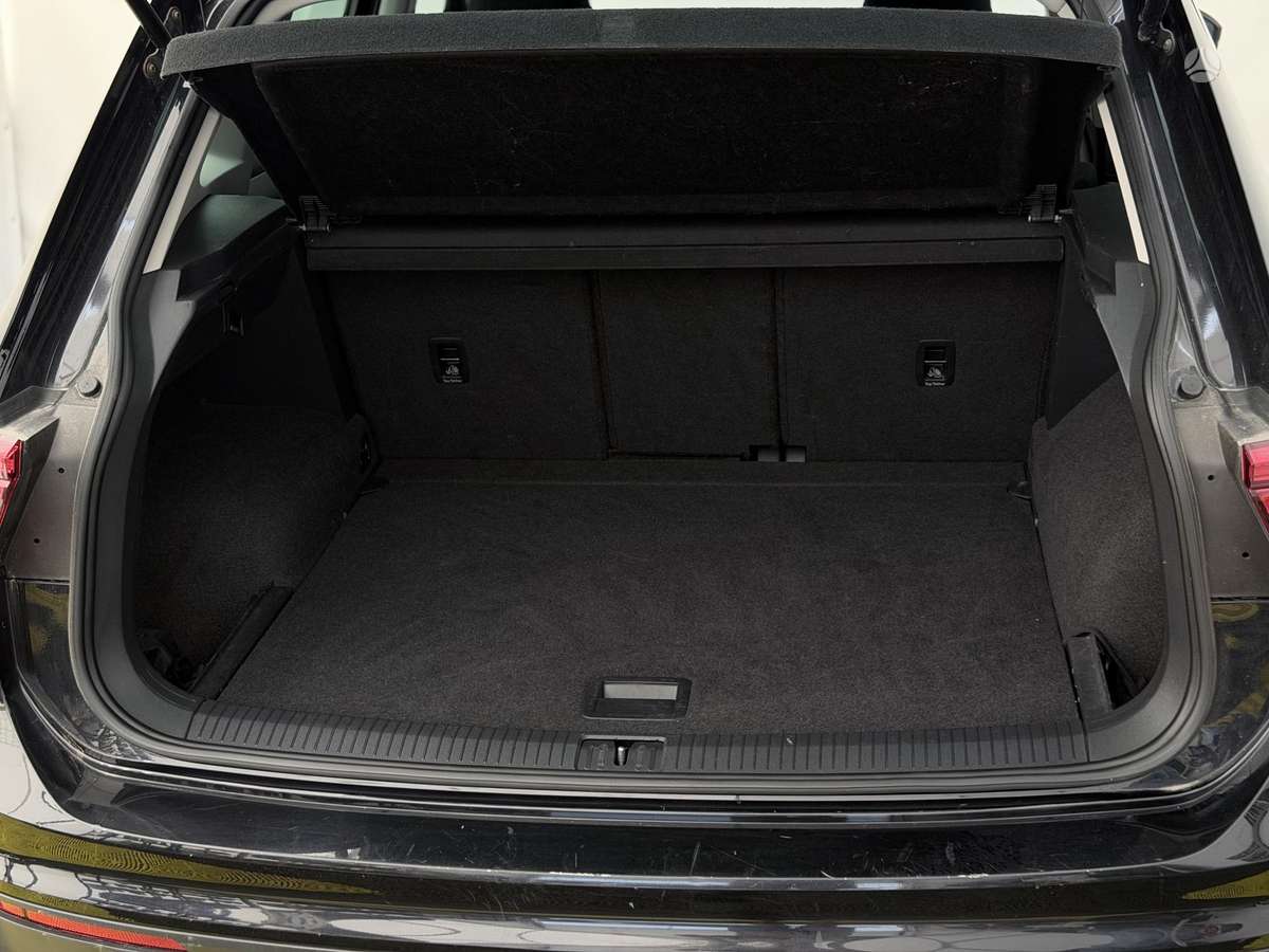 Volkswagen Tiguan - 12