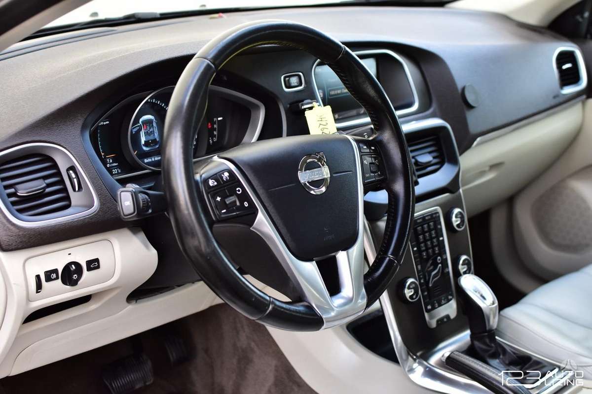 Volvo V40, 2.0 l., hatchback
