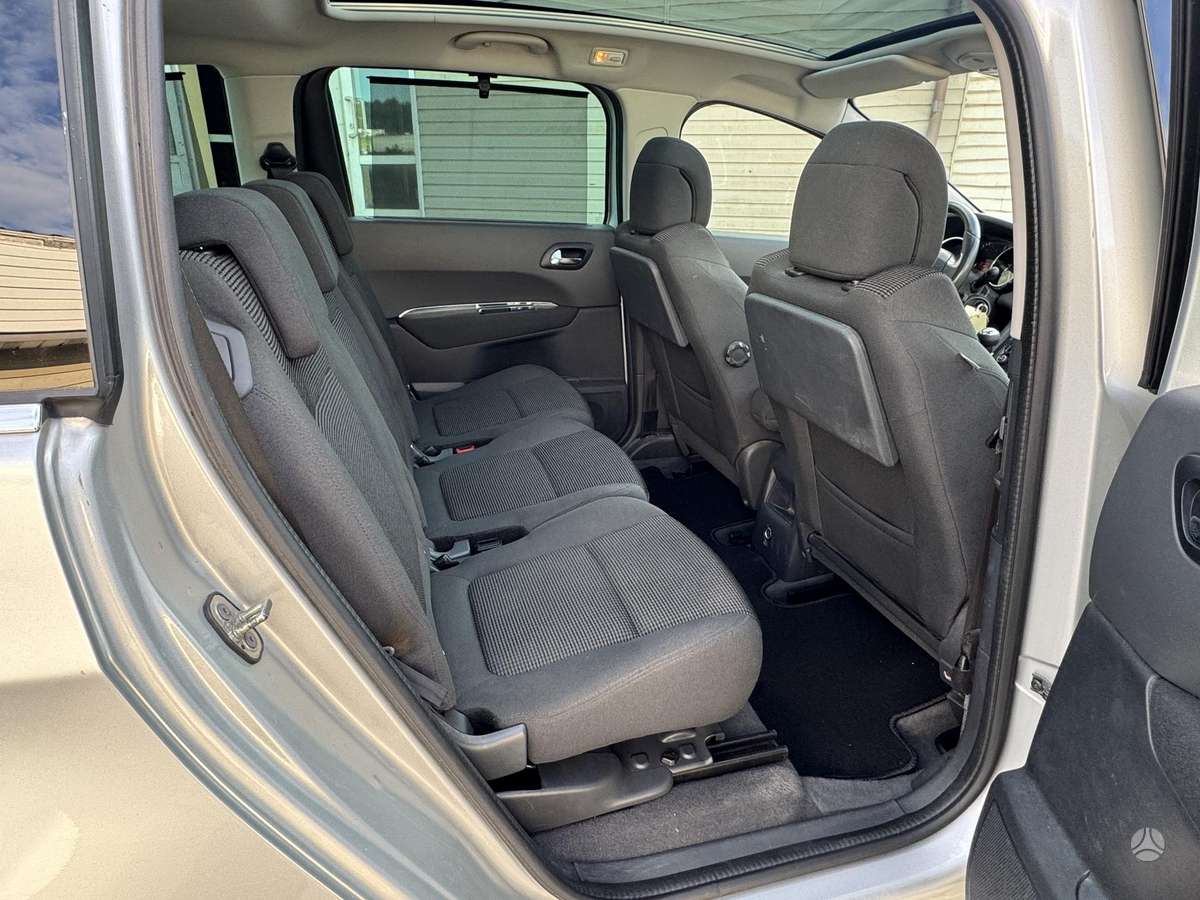 Peugeot 5008 - 10