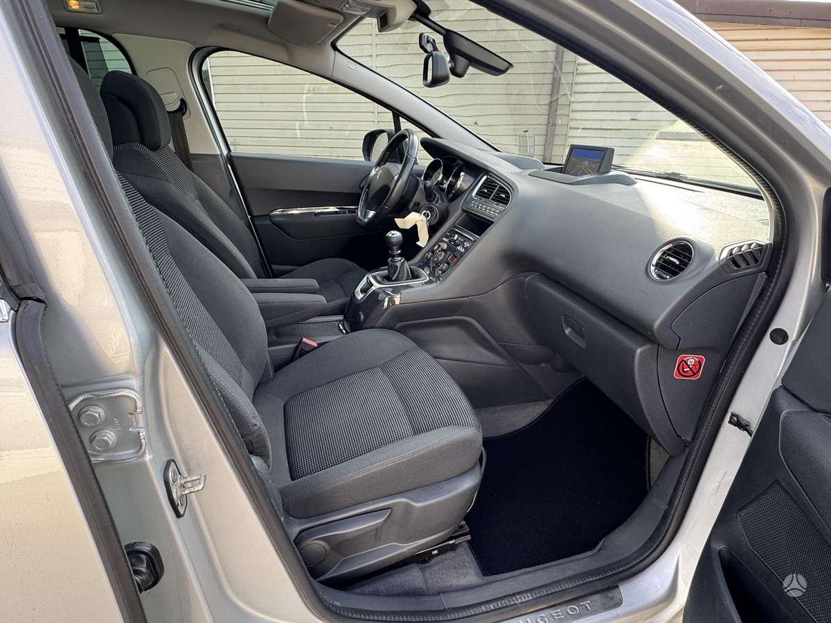 Peugeot 5008 - 11