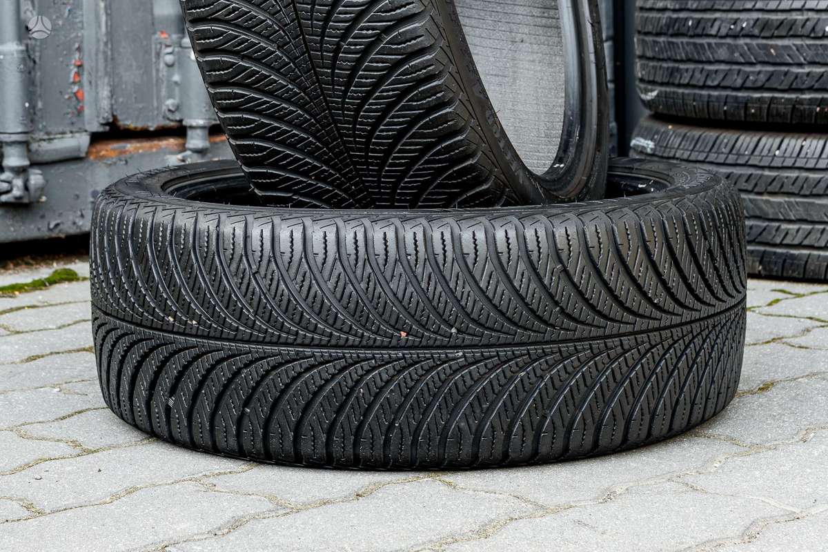 Goodyear SUV Vector4Season, winter 235/45 R19