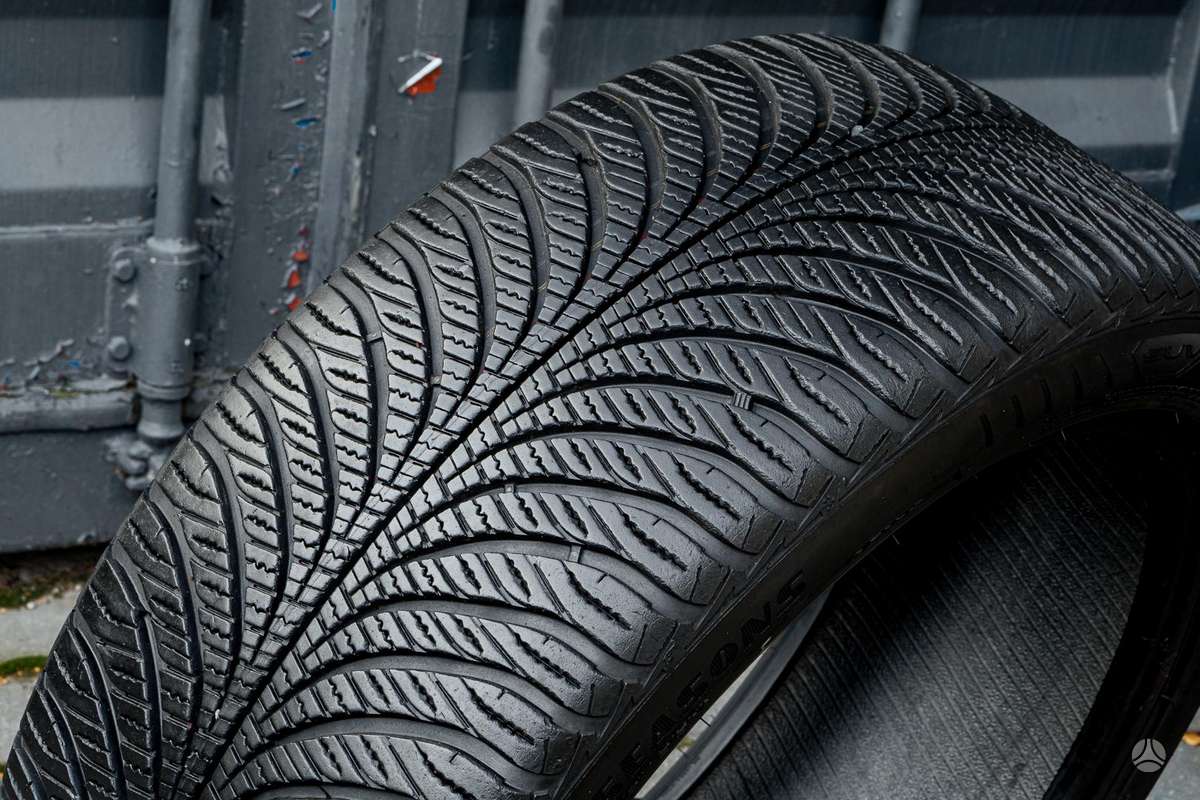 Goodyear SUV Vector4Season, winter 235/45 R19