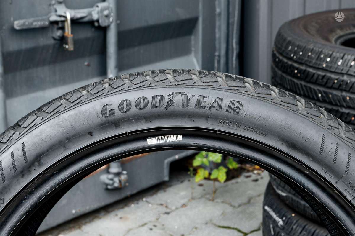 Goodyear SUV Vector4Season, winter 235/45 R19