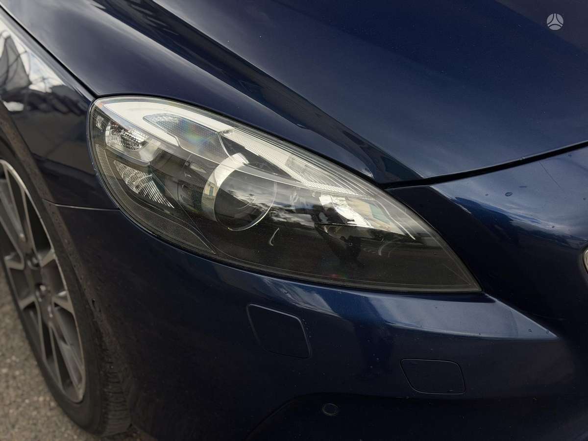 Volvo V40, 2.0 l., hatchback