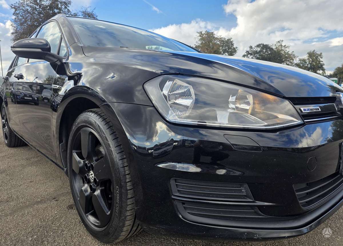 Volkswagen Golf - 6