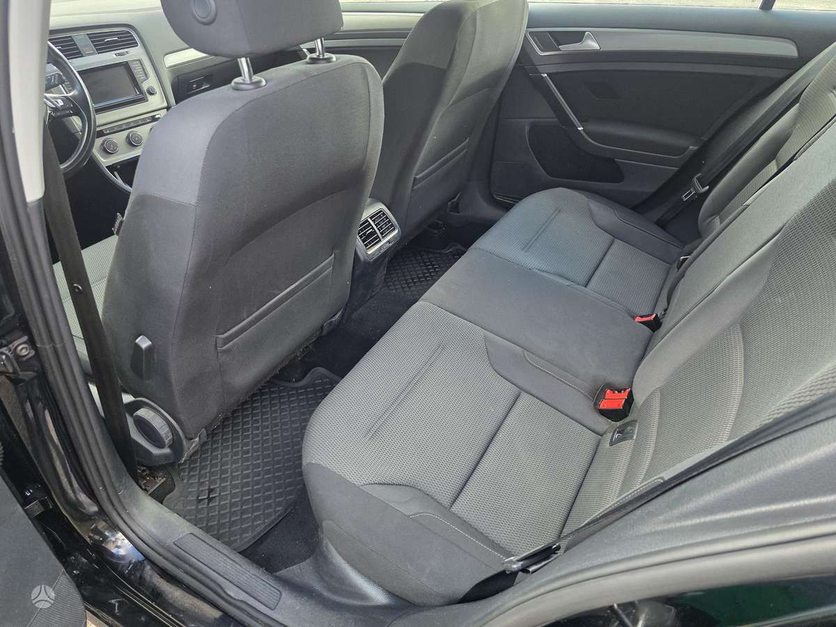 Volkswagen Golf - 8