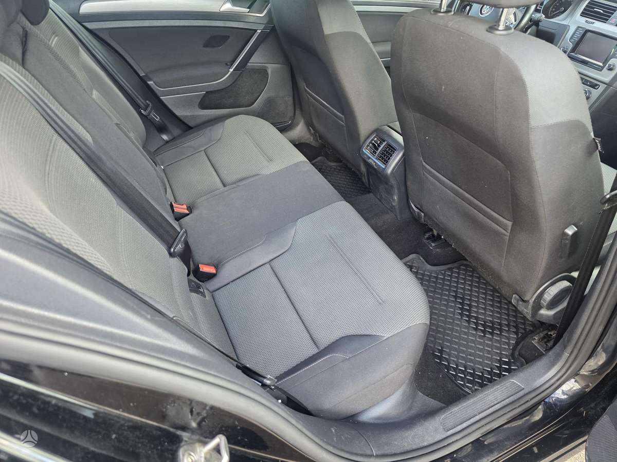 Volkswagen Golf - 9