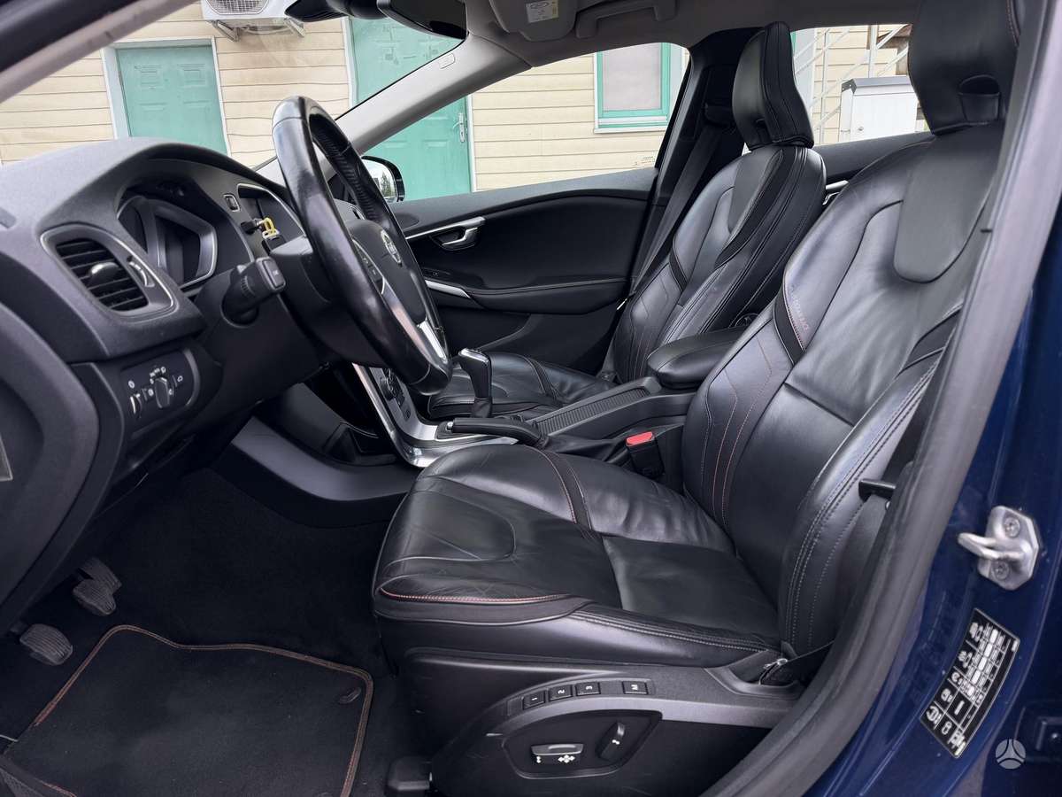 Volvo V40, 2.0 l., Хэтчбек