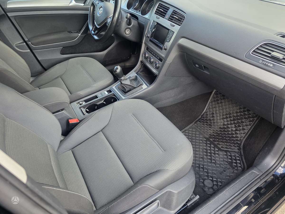 Volkswagen Golf - 10