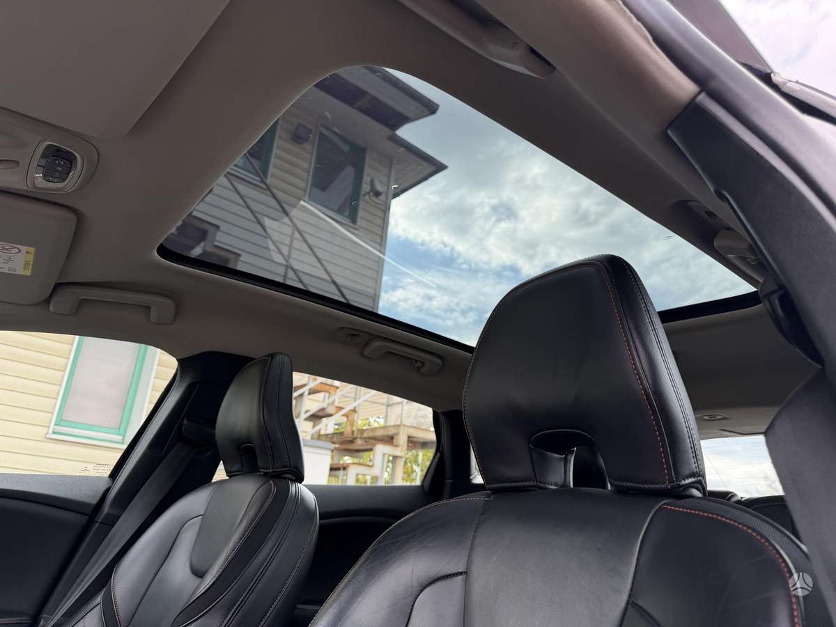 Volvo V40, 2.0 l., hatchback