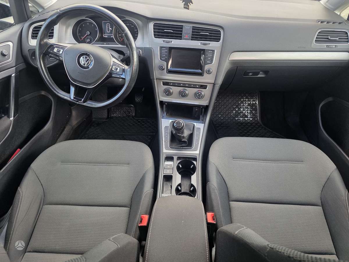 Volkswagen Golf - 11